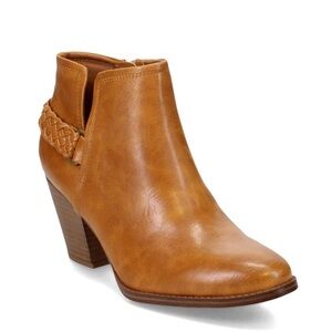 BareTraps Brown Ankle‎ Boots with Stacked Heel and Western Style​
